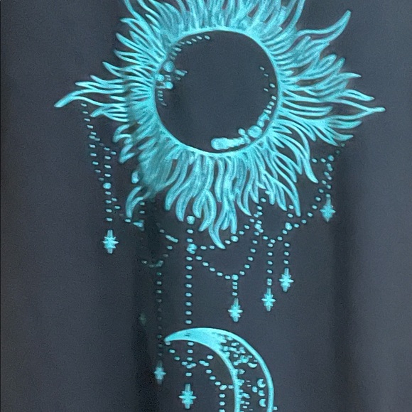 Brand new stylish T-Shirt - Picture 3 of 5